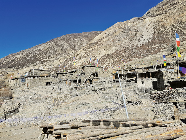 Over the Boulders, towards Manang