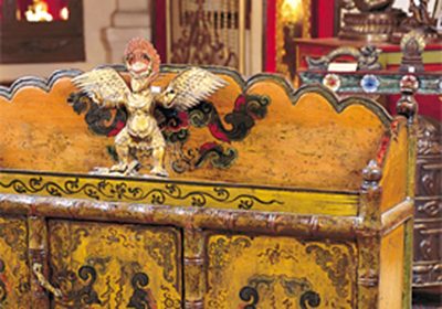 Antique Tibetan Furniture on Are Many Outlets Dealing In Antique Tibetan Furniture In Kathmandu